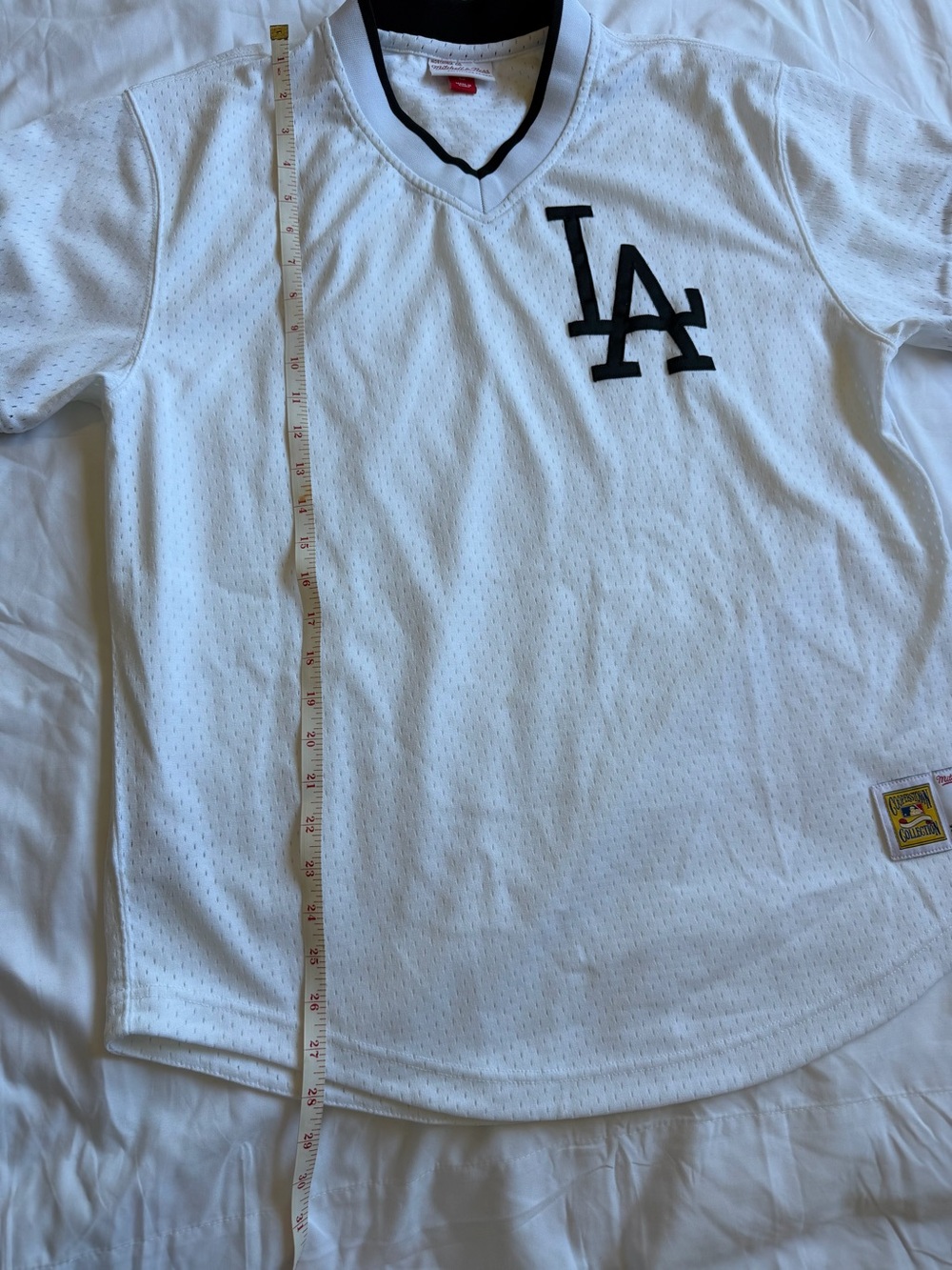 Los Angeles Dodgers Mitchell & Ness White/Black Mesh V-Neck Jersey - Picture 5 of 10